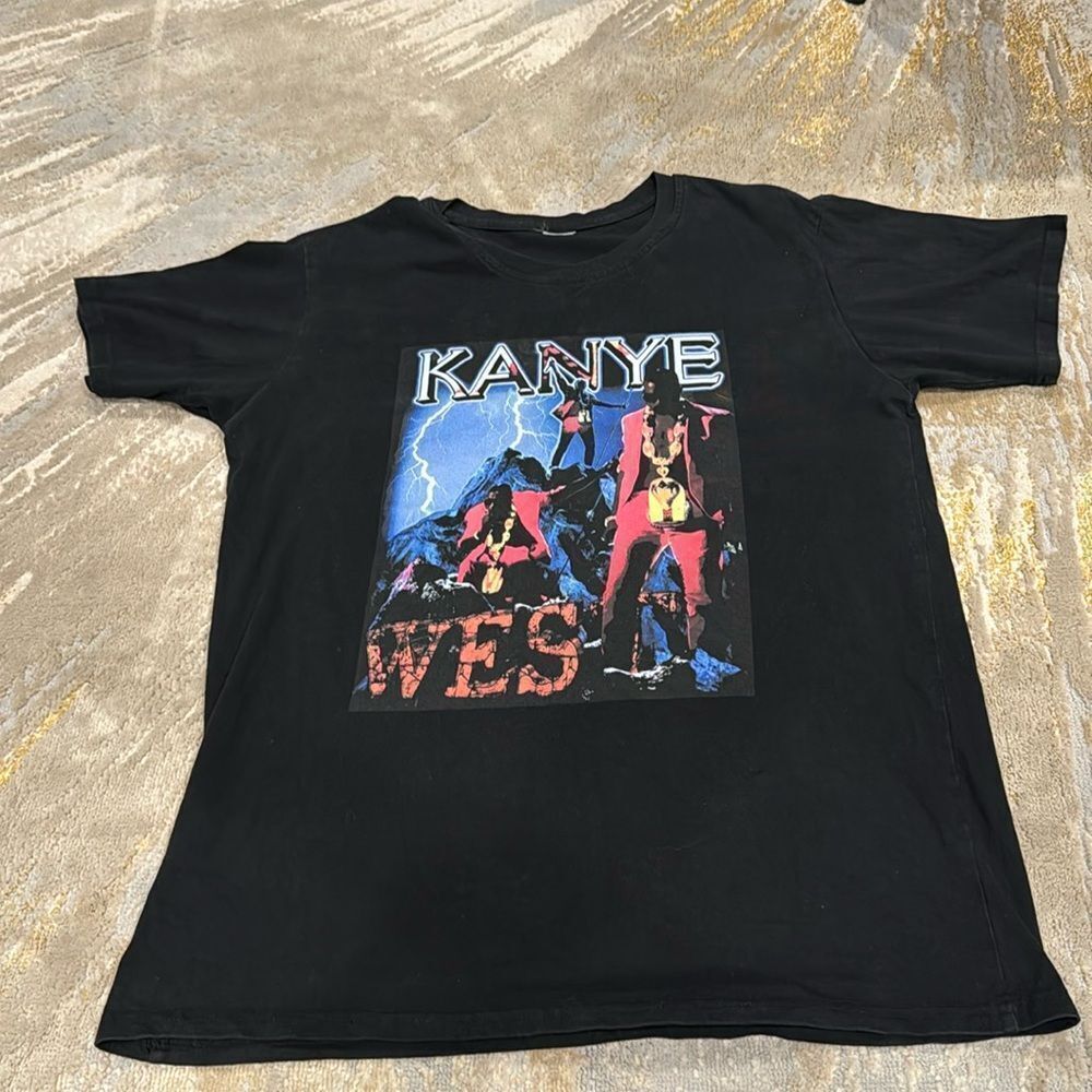 Vintage Kanye Tee Sz M
Black
No‎ size tag check measurement